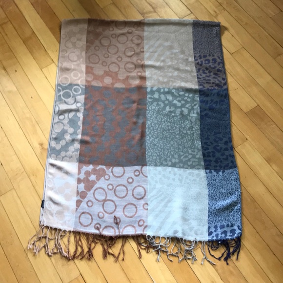 Multi print &colored patchwork scarf - Picture 2 of 3